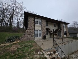 7018 Woodson Rd in Raytown, MO - Building Photo