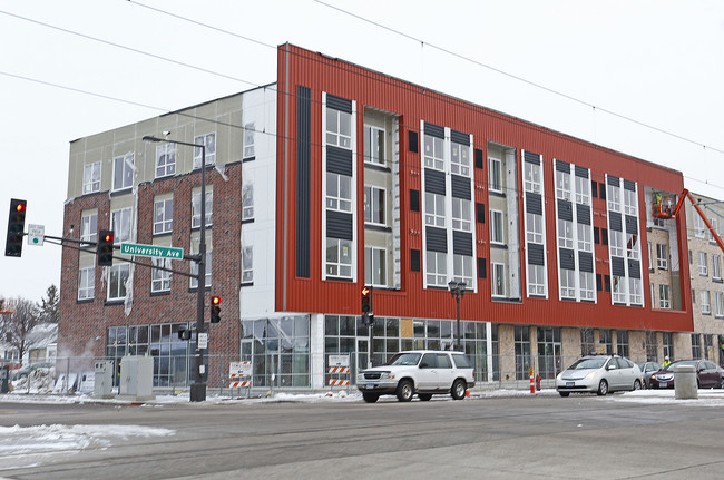 Hamline Station in St. Paul, MN - Foto de edificio - Building Photo