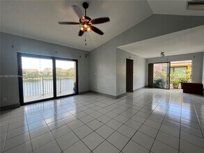 450 NW 214th St in Miami Gardens, FL - Building Photo - Building Photo