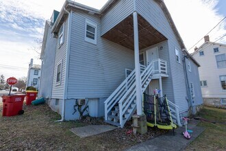 324 E Washington St in Charles Town, WV - Building Photo - Building Photo