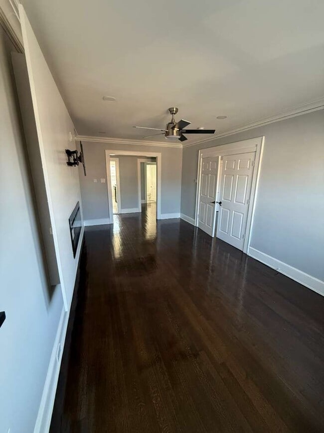 216 Orange Ave, Unit Right unit in Irvington, NJ - Building Photo - Building Photo