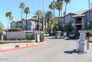 2023 E Campbell Ave in Phoenix, AZ - Building Photo