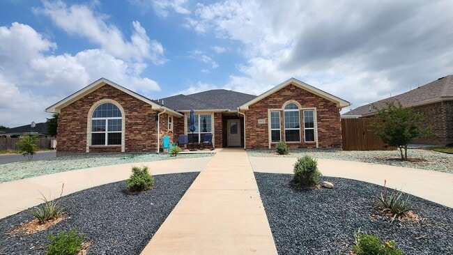 property at 5002 Scarlet Oak Dr