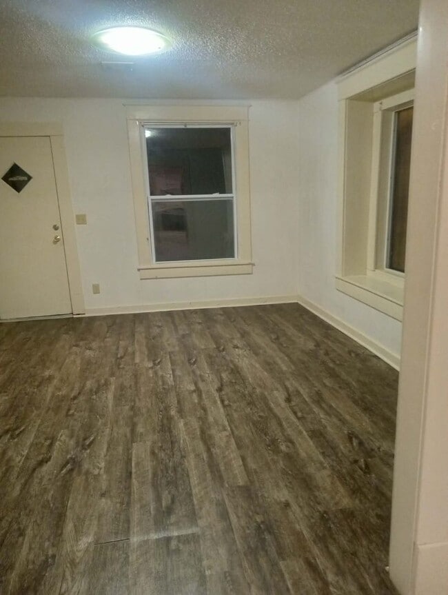 1209 S Malcolm Ave in Chanute, KS - Building Photo - Building Photo