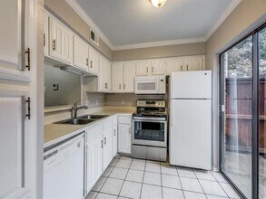 5626 Preston Oaks Rd in Dallas, TX - Building Photo - Building Photo