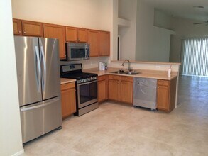 3220 Little Stream St in Las Vegas, NV - Building Photo - Building Photo