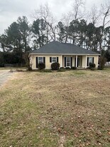 242 Mayfield Dr in Leesburg, GA - Building Photo