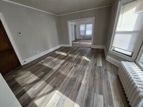 1335 S 21st St, Unit 1335 s. 21st street Upper in Milwaukee, WI - Foto de edificio - Building Photo