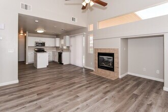 6033 Highland Gardens Dr in North Las Vegas, NV - Building Photo - Building Photo