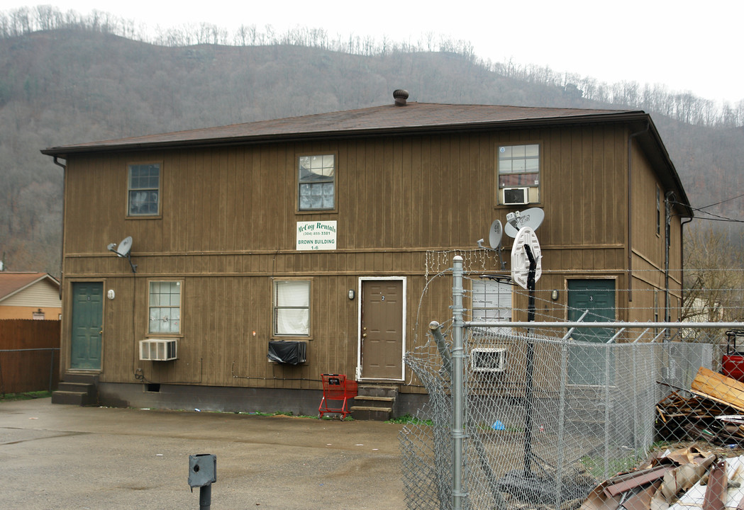 Water St in Chapmanville, WV - Building Photo