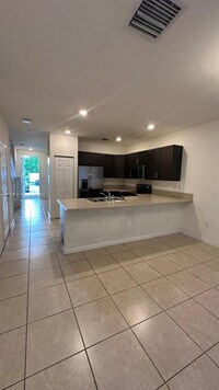 10629 W 32nd Ln in Hialeah, FL - Building Photo - Building Photo