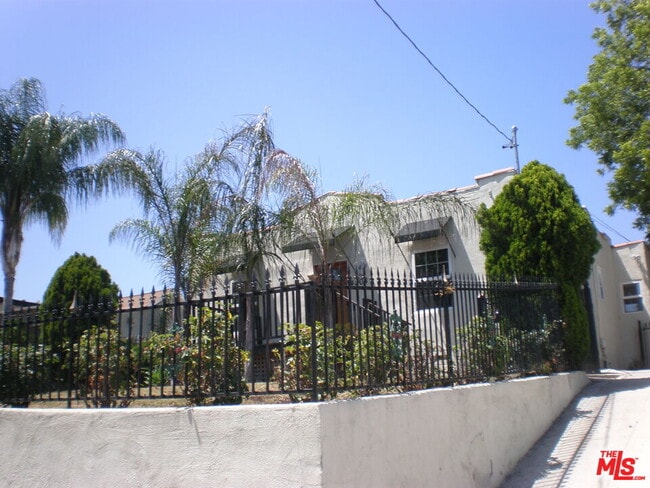 4209 Sunset Dr in Los Angeles, CA - Building Photo - Building Photo