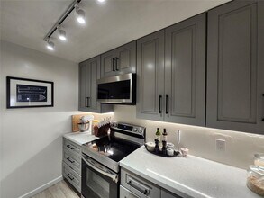 10004 Winding Lake Rd in Sunrise, FL - Building Photo - Building Photo