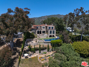 23806 Malibu Crest Dr in Malibu, CA - Building Photo - Building Photo