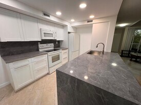 4878 NW 97th Pl, Unit 4878 NW 97 Plc. in Doral, FL - Building Photo