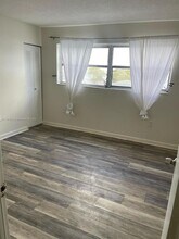 9375 Fontainebleau Blvd in Miami, FL - Building Photo - Building Photo