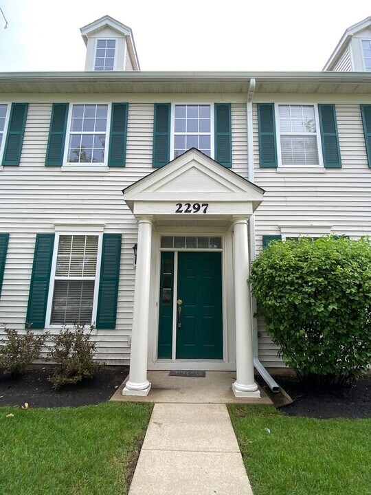 2297 Georgetown Cir in Aurora, IL - Building Photo