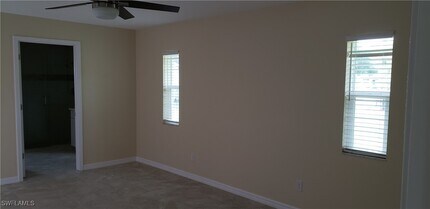 17209 Lee Rd in Ft. Myers, FL - Foto de edificio - Building Photo