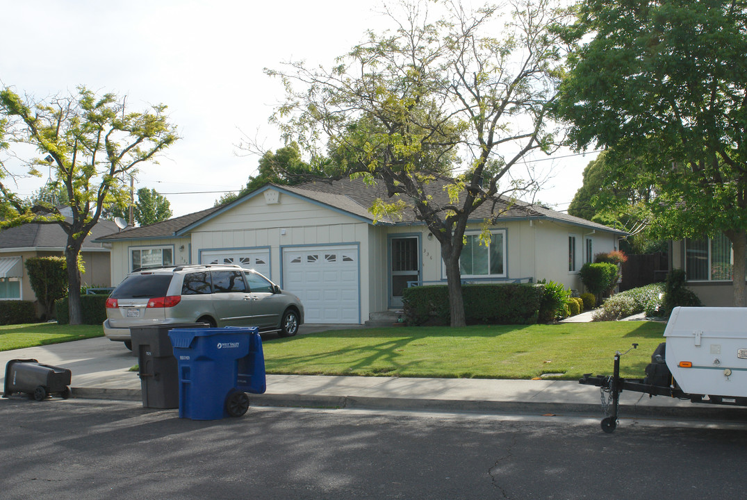 336 Kuehnis Dr in Campbell, CA - Foto de edificio