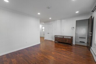 157 Roosevelt Ave in Jersey City, NJ - Building Photo - Building Photo