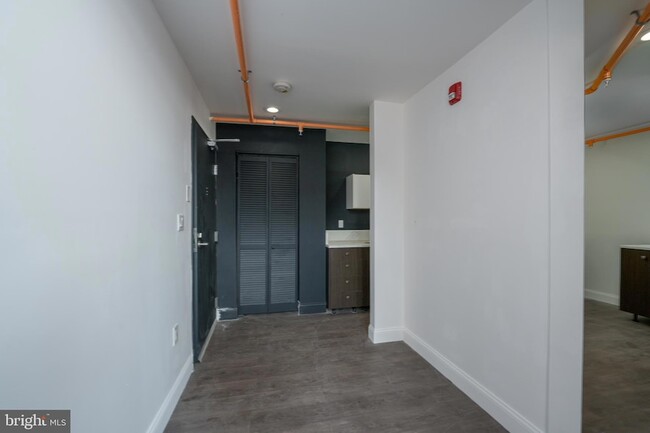 501 W Lexington St, Unit 204 in Baltimore, MD - Building Photo - Building Photo