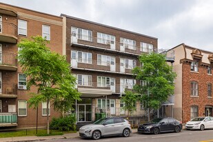 2560 Sainte-Catherine Rue E in Montréal, QC - Building Photo
