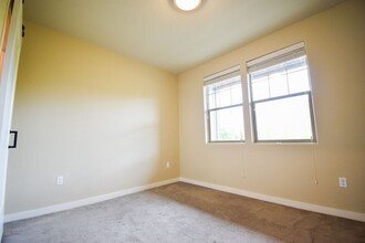 16417 NW Chadwick Way in Portland, OR - Building Photo - Building Photo