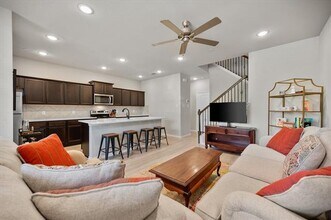 3500 Brentwood Dr in Denton, TX - Foto de edificio - Building Photo