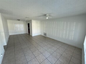 22685 SW 64th Way in Boca Raton, FL - Building Photo - Building Photo