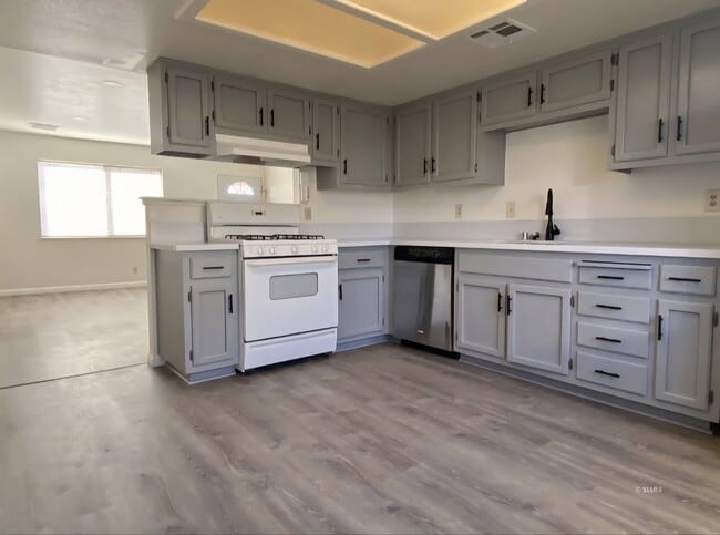 1016 W Atkins Ave, Unit C