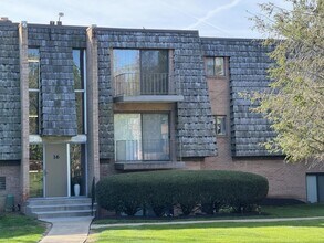 1632 Forest Green Dr in Carnot-Moon, PA - Building Photo - Building Photo