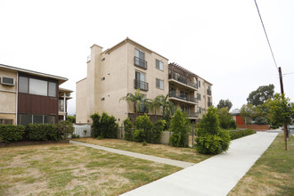 12602 Moorpark St in Studio City, CA - Foto de edificio - Building Photo