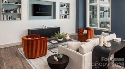 8424 N Tryon St in Charlotte, NC - Building Photo - Building Photo