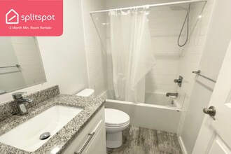 65 Burrell St-Unit -Unit 2 in Boston, MA - Foto de edificio - Building Photo