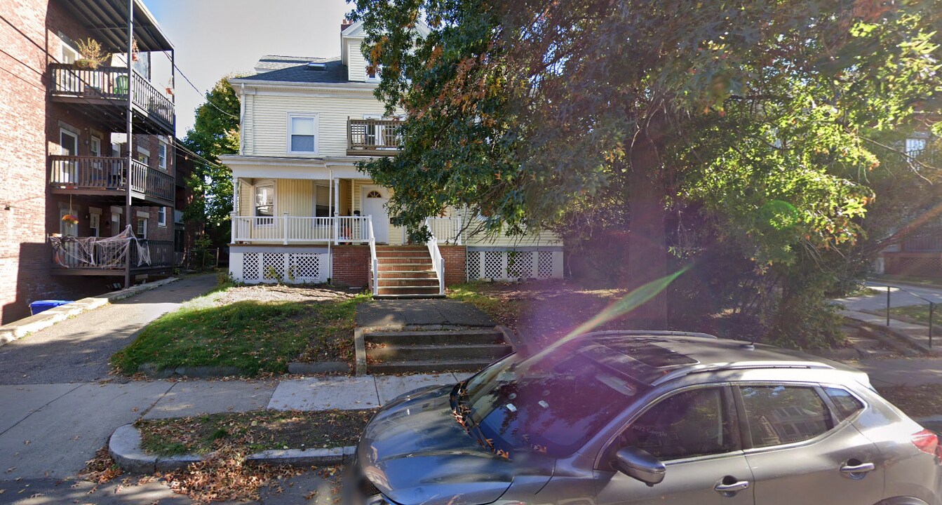 12 Verndale St, Unit 1 in Brookline, MA - Building Photo
