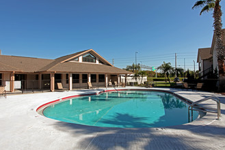 Ravenwood Apartments in Kissimmee, FL - Building Photo - Building Photo