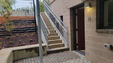 6960 SW Canyon Rd-Unit -Apt A in Portland, OR - Foto de edificio - Building Photo