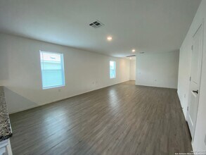 10126 Asta Trl in San Antonio, TX - Building Photo - Building Photo