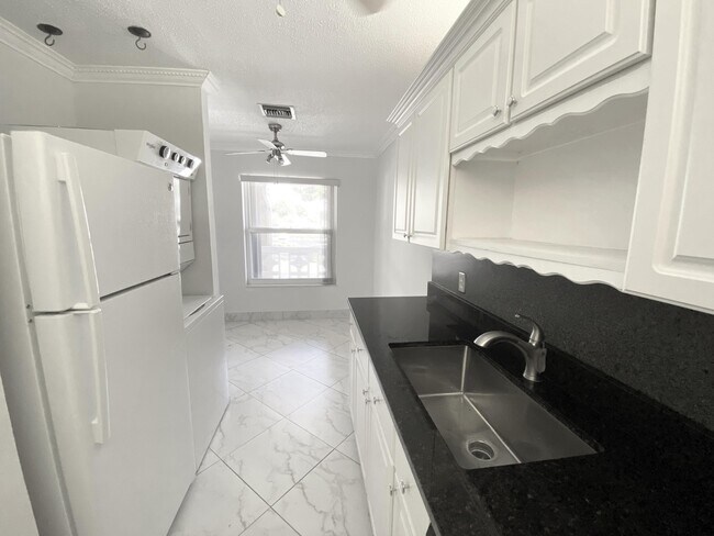 2480 Juniper Dr in Delray Beach, FL - Building Photo - Building Photo