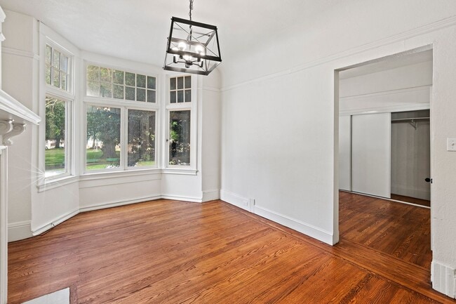 property at 1809 Oak St