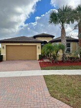 12115 SW Bennington Cir in Port St. Lucie, FL - Foto de edificio - Building Photo