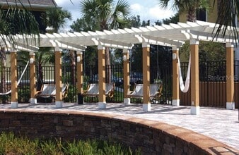 10125 Courtney Palms Blvd in Tampa, FL - Building Photo - Building Photo