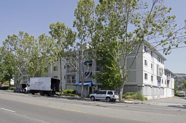 Balcourt Plaza in San Leandro, CA - Building Photo - Building Photo