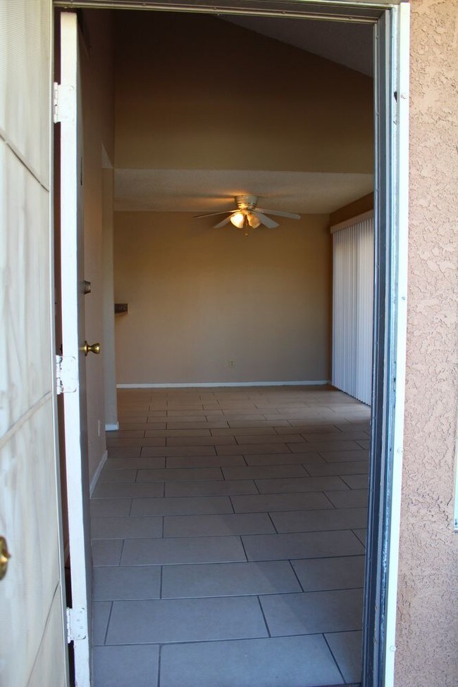 1481 Living Desert Dr-Unit -A in Las Vegas, NV - Building Photo - Building Photo
