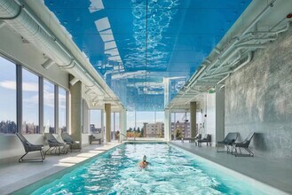 11011 NE 9th St in Bellevue, WA - Foto de edificio - Building Photo