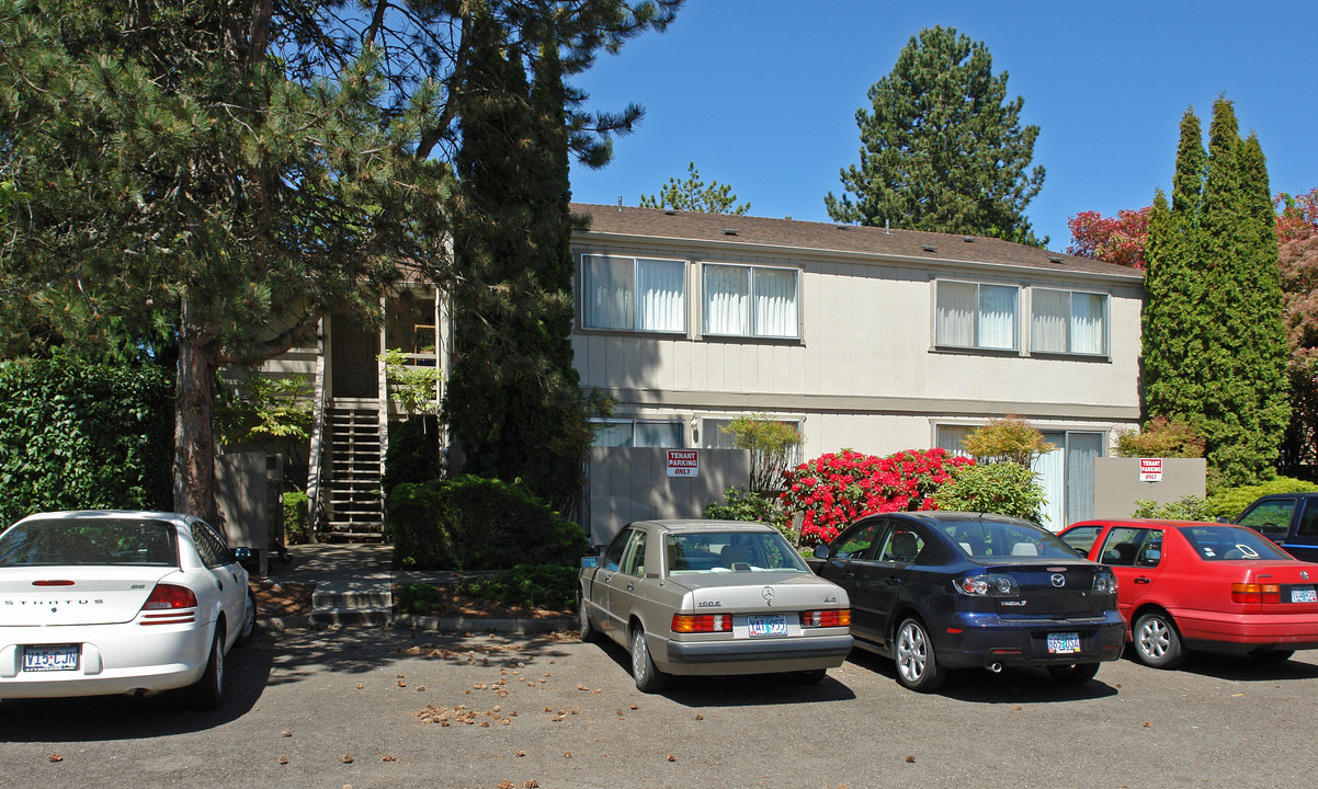 Willow Tree Apartments in Corvallis, OR - Building Photo