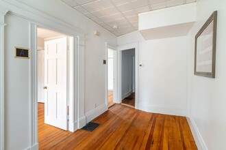 123 Boston St, Unit 1 in Boston, MA - Building Photo - Building Photo