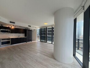 55 SW 9th St, Unit 1803 in Miami, FL - Building Photo - Building Photo
