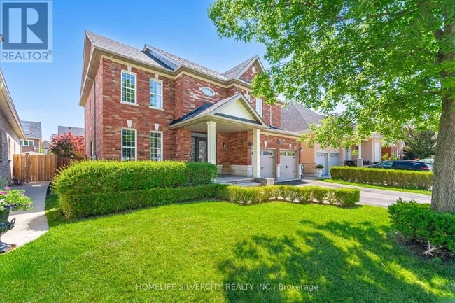 property at 11 Fontainebleu Rd