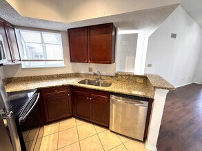 1948 Lake Atriums Cir in Orlando, FL - Foto de edificio - Building Photo